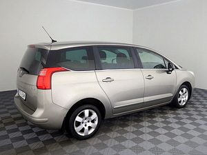 Peugeot 5008 Elegance Facelift 1.6 115kW (3 foto / 7)