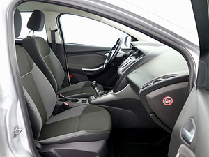 Ford Focus Comfort 1.6 TDCi 70kW (6 foto / 7)