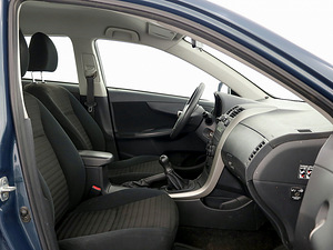 Toyota Corolla Linea Sol 1.6 91kW (6 foto / 8)