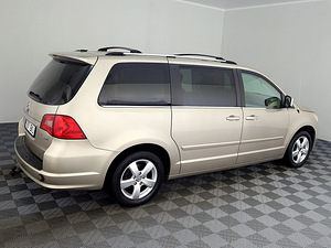 Volkswagen Routan Highline ATM 4.0 189kW (3 foto / 8)