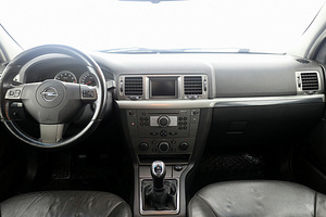 Opel Vectra Luxury Facelift 2.2 114kW (5 foto / 7)