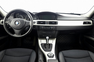 BMW 320 Touring Executive ATM 2.0 D 110kW (5 foto / 7)