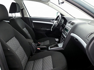 Skoda Octavia Comfortline Facelift ATM 1.4 90kW (6 foto / 8)