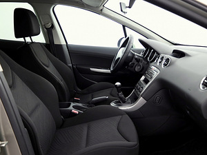 Peugeot 308 Facelift 1.6 HDi 68kW (6 foto / 8)