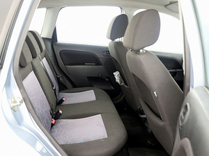 Ford Fiesta Facelift 1.3 51kW (7 foto / 7)