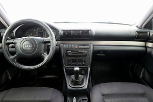 Audi A4 Comfortline 1.8 92kW (5 foto / 7)