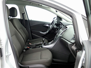 Opel Astra Tourer Facelift 1.7 CDTi 81kW (6 foto / 7)