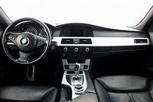 BMW 530 xDrive M-Pakett Facelift ATM 3.0 XD 173kW (5 foto / 9)