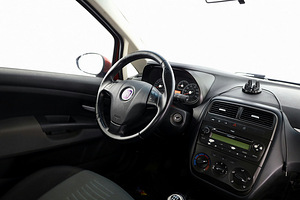 Fiat Punto Sport 1.4 70kW (5 foto / 7)