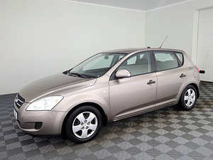 Kia Ceed Elegance ATM 1.6 90kW (2 foto / 7)