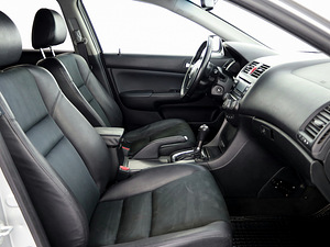 Honda Accord Luxury ATM 2.0 114kW (6 foto / 7)