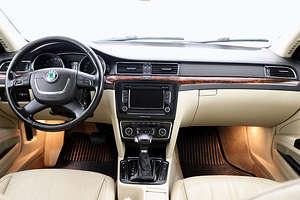 Skoda Superb Highline ATM 2.0 TDI 125kW (5 foto / 9)