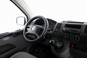 Volkswagen Transporter Kombi Passenger 2.5 TDI 96kW (5 foto / 8)