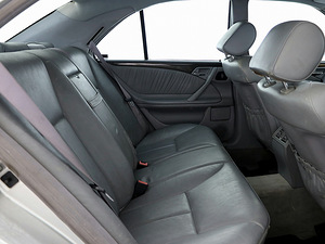 Mercedes-Benz E 320 Avantgarde ATM 3.2 CDI 145kW (7 foto / 8)