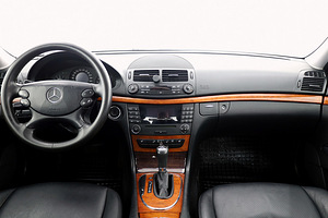 Mercedes-Benz E 200 Elegance Facelift ATM 1.8 120kW (5 foto / 7)