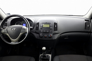 Hyundai i30 Elegance Facelift 1.6 93kW (5 foto / 7)