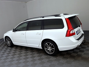 Volvo V70 R-Design ATM 2.4 D5 129kW (4 foto / 7)