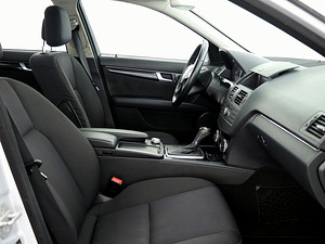 Mercedes-Benz C 220 Elegance ATM 2.1 CDI 125kW (6 foto / 7)