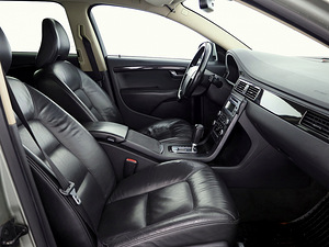 Volvo V70 Summum ATM 2.4 D5 136kW (6 foto / 7)