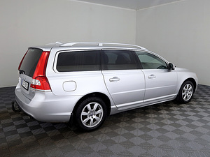 Volvo V70 Summum Facelift ATM 2.0 D5 133kW (3 foto / 7)