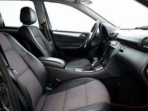 Mercedes-Benz C 320 Avantgarde Facelift ATM 3.0 CDI 165kW (6 foto / 7)