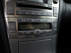 Toyota Avensis Linea Sol Facelift 2.0 108kW (8 foto / 8)