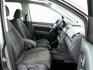 Volkswagen Touran Comfortline Facelift 1.9 TDI 66kW (6 foto / 7)