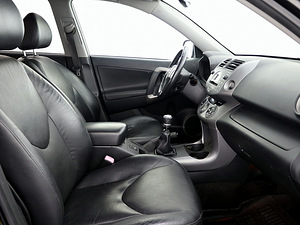 Toyota RAV4 Luxury 4x4 2.2 D-CAT 130kW (6 foto / 8)