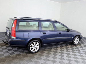 Volvo V70 Summum ATM 2.4 D5 120kW (3 foto / 7)