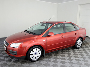 Ford Focus Ghia ATM 2.0 107kW (2 foto / 8)
