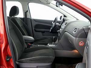 Ford Focus Ghia ATM 2.0 107kW (6 foto / 8)