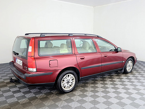 Volvo V70 Summum 2.4 D5 120kW (3 foto / 7)
