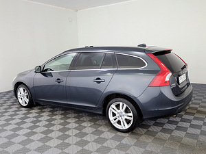 Volvo V60 Summum 2.0 D5 120kW (4 foto / 8)
