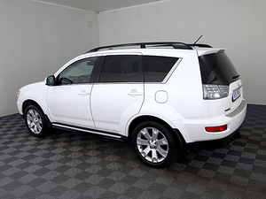 Mitsubishi Outlander Luxury Facelift ATM 2.4 125kW (4 foto / 9)