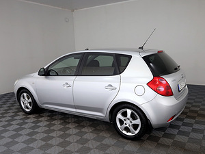 Kia Ceed Elegance ATM 1.6 90kW (4 foto / 7)