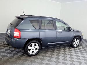 Jeep Compass Comfort 4x4 2.0 CRD 103kW (3 foto / 7)