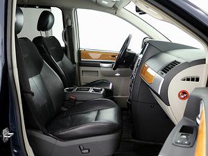 Chrysler Grand Voyager Limited ATM 2.8 CRD 120kW (6 foto / 9)