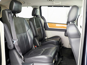 Chrysler Grand Voyager Limited ATM 2.8 CRD 120kW (7 foto / 9)