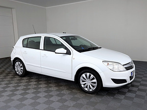 Opel Astra Elegance Facelift ATM 1.6 85kW (1 foto / 8)