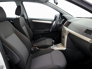 Opel Astra Elegance Facelift ATM 1.6 85kW (6 foto / 8)