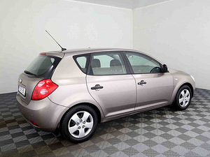 Kia Ceed Elegance ATM 1.6 90kW (3 foto / 7)