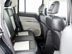 Jeep Patriot Luxury LPG ATM 2.4 125kW (7 foto / 9)