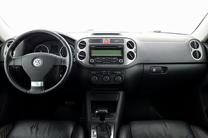 Volkswagen Tiguan Highline 4x4 ATM 2.0 125kW (5 foto / 8)