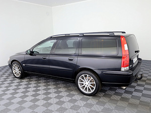 Volvo V70 Summum AWD 4x4 2.4 D5 136kW (4 foto / 7)