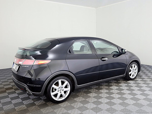 Honda Civic Elegance ATM 1.8 103kW (3 foto / 8)