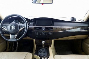 BMW 530 M-Pakett ATM 3.0 D 160kW (5 foto / 7)