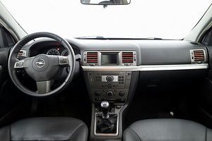 Opel Vectra Cosmo Facelift 2.2 114kW (5 foto / 7)