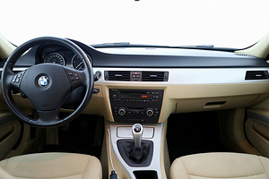BMW 318 Touring Facelift 2.0 D 105kW (5 foto / 8)
