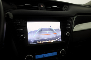 Toyota Avensis Luxury 1.6 D-4D 82kW (9 foto / 9)
