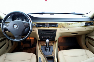 BMW 325 xDrive Executive ATM 3.0 Xi 160kW (5 foto / 8)